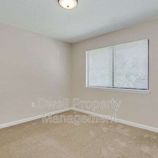 Building Photo - 3512 Woodlake Rd