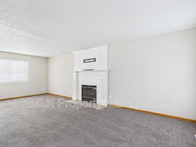 Building Photo - 411 Treeview Dr