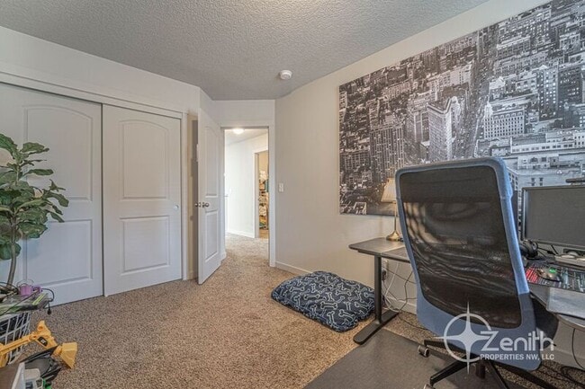 Building Photo - 5921 NE 48th St