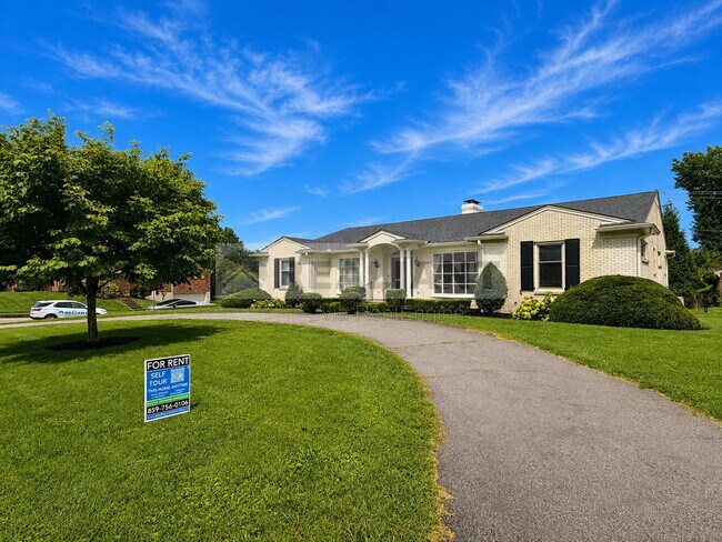 Building Photo - 2039 Fontaine Rd