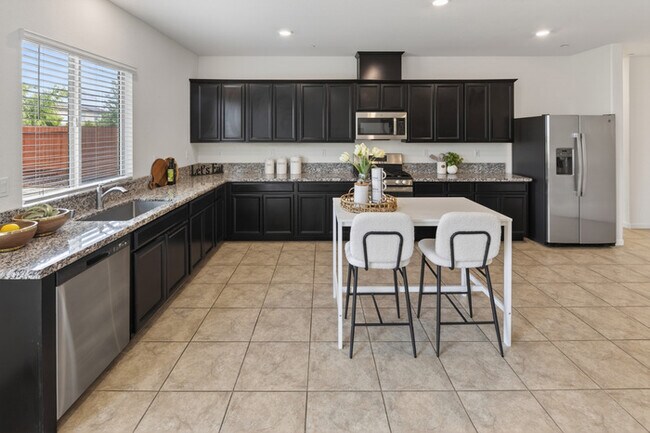 Building Photo - Gorgeous West Roseville Solar Home