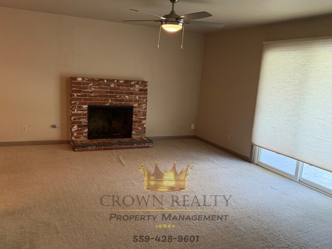 Building Photo - 233 E Lois Ave