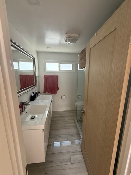 Building Photo - 2396 Redlands Dr