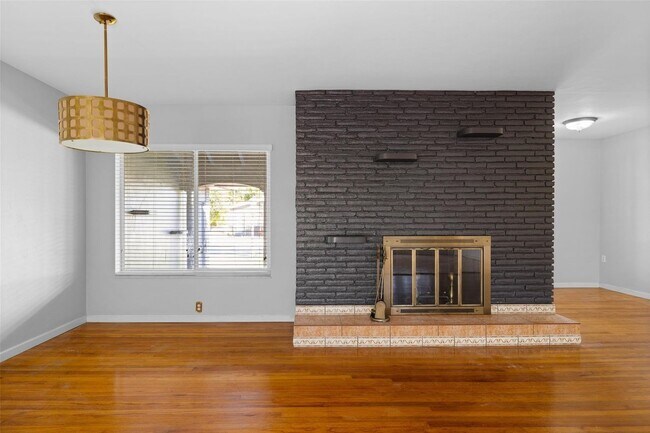 Building Photo - 516 NE 23rd St