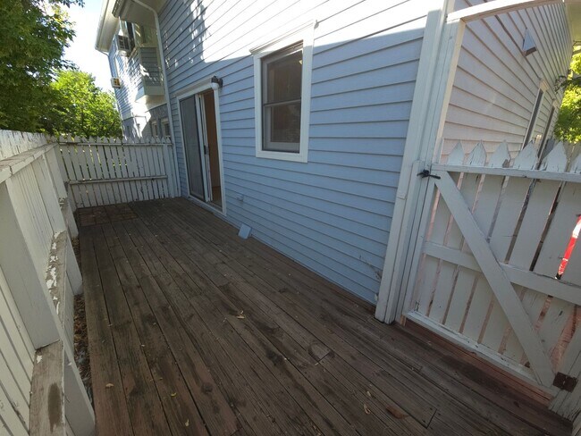 Building Photo - 2321 Grove St