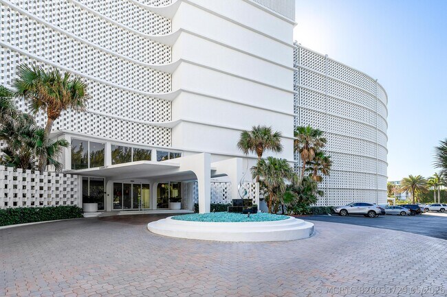 Building Photo - 2780 S Ocean Blvd