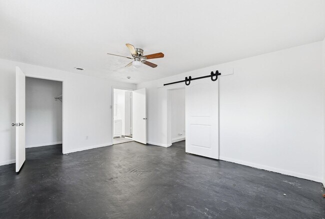Building Photo - 5320 E Thrill Pl