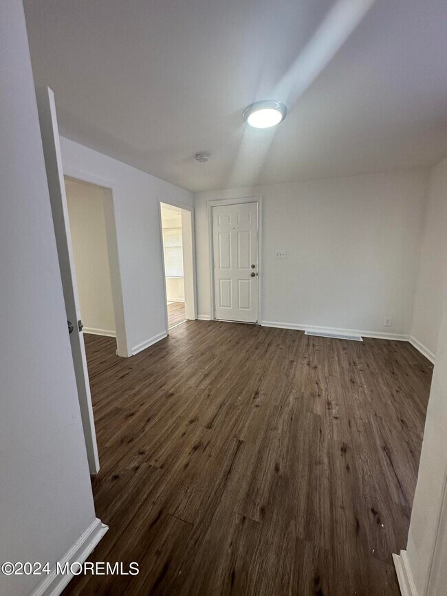 Building Photo - 56 Steiner Ave