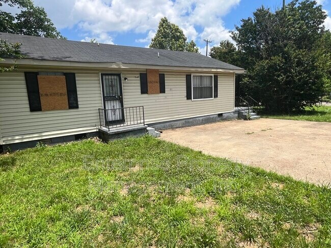 Building Photo - 401 N Manassas St