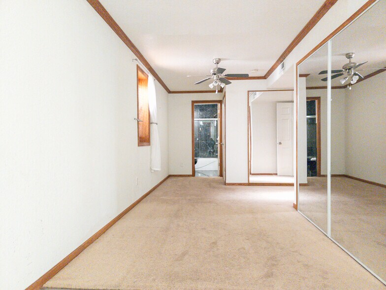 Building Photo - 5804 Snyder Ave