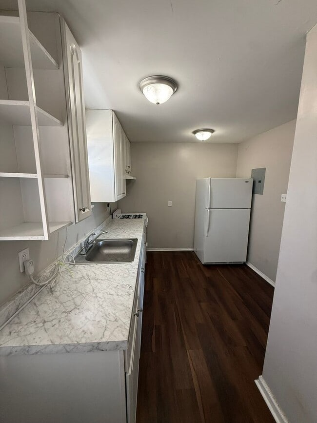 Building Photo - 1705 Lamb Ave