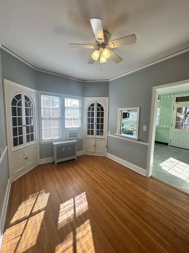 Building Photo - 2007 Kenilworth Pl