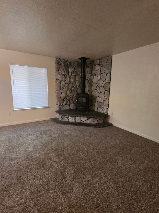 Building Photo - Spacious 3 Bedroom, 2.5 Bath Townhome in Wi Wuk, CA