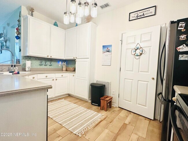 Building Photo - 11251 Campfield Dr