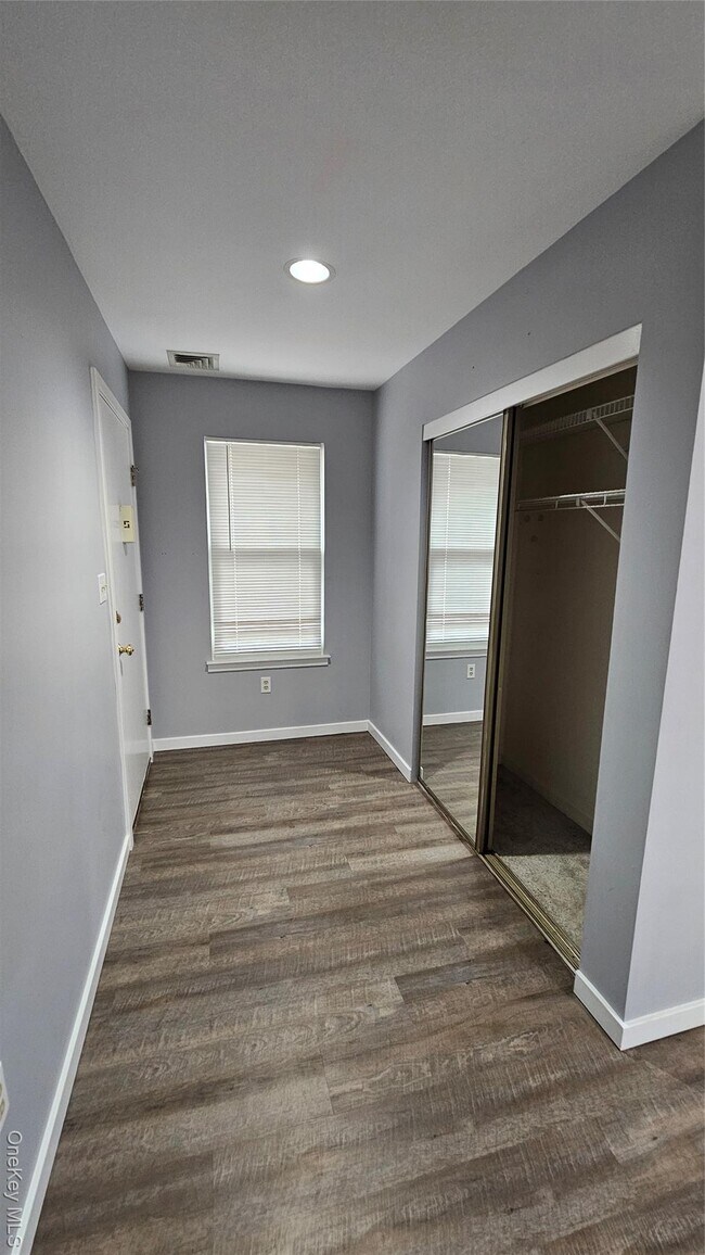 Building Photo - 806 Lenox Rd