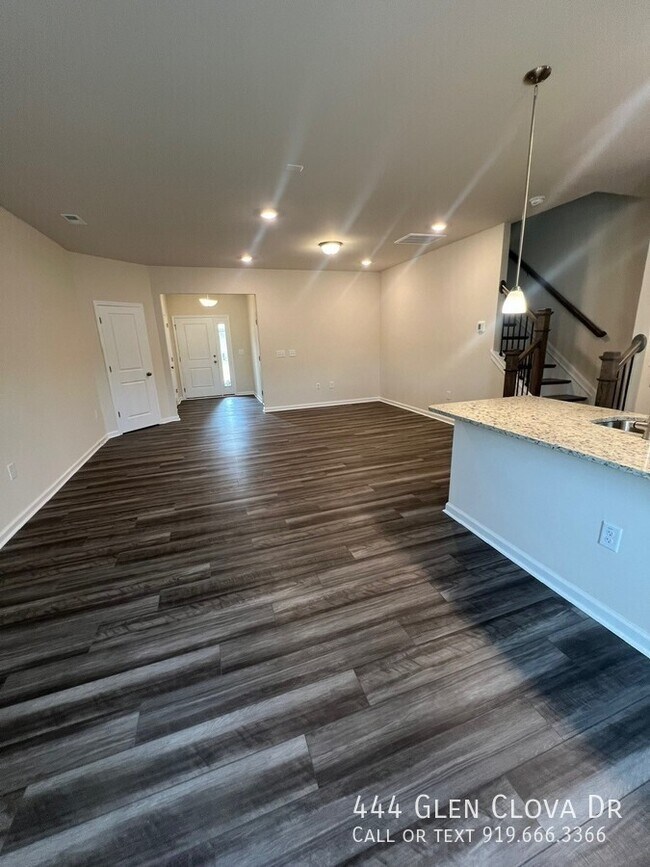 Building Photo - 444 Glen Clova Dr