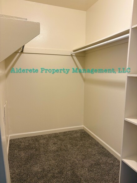 Building Photo - 3312 Wellesley Ct NE