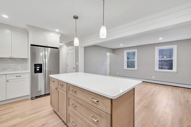 Building Photo - 19 Good Hill Rd