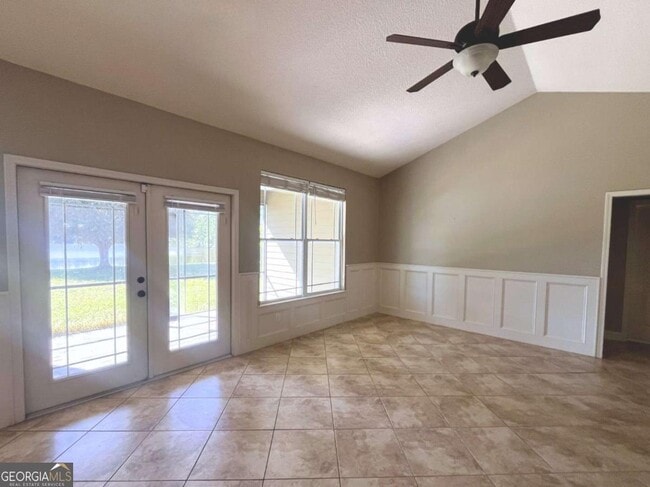 Building Photo - 242 Waters Edge Dr