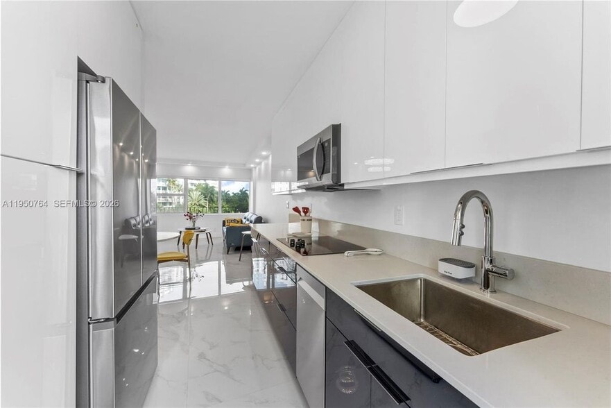 Building Photo - 3250 NE 28th St