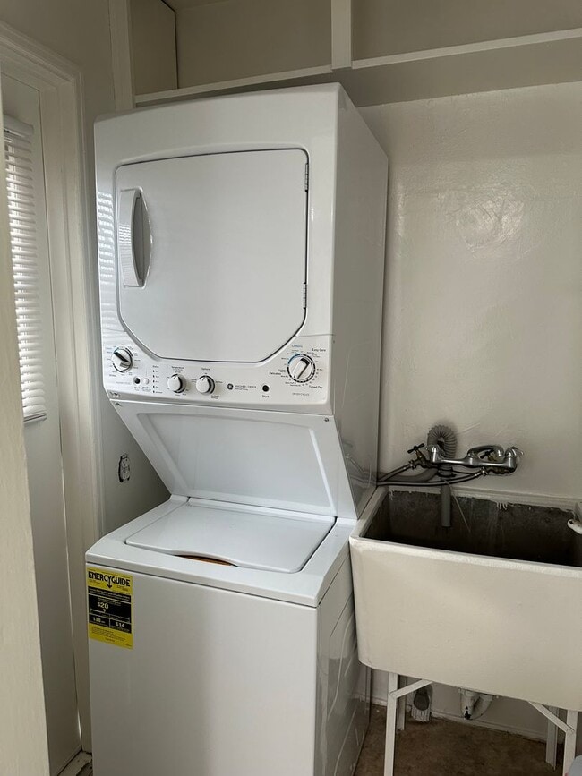 Building Photo - 3039 Landis St