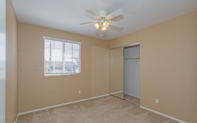 Building Photo - Large 4 Bedroom, 2.5 Bath Home with Large 3 Car Garage!!