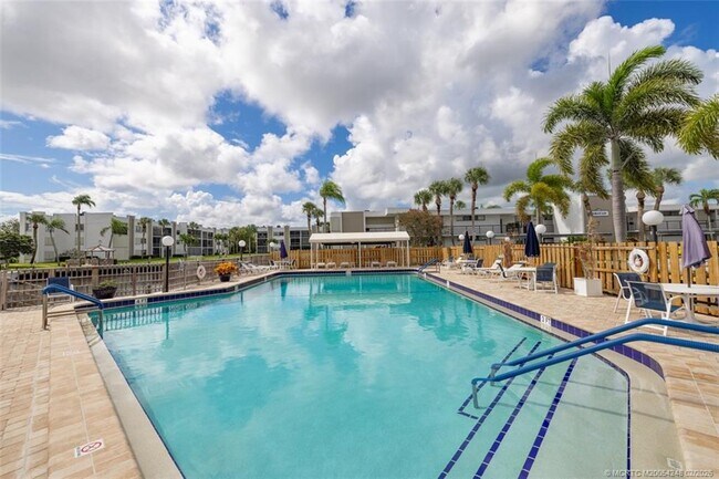 Building Photo - 1950 SW Palm City Rd