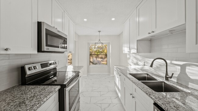 Building Photo - 1914 Lakeside Dr