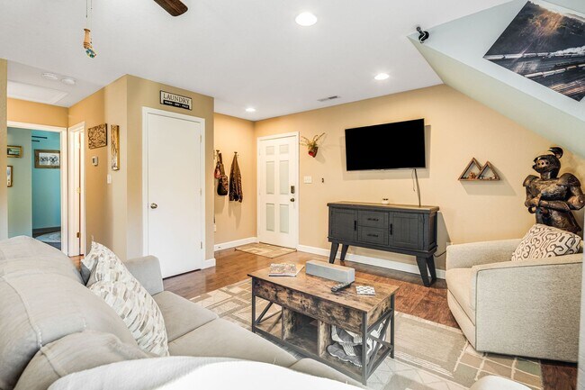 Building Photo - Cozy & Fully-Furnished West Asheville 2-Bedroom (Utilities Included)