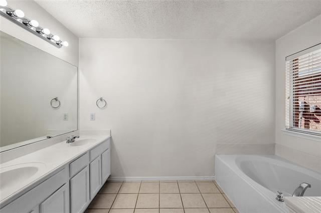 Building Photo - 9808 Nixon Dr