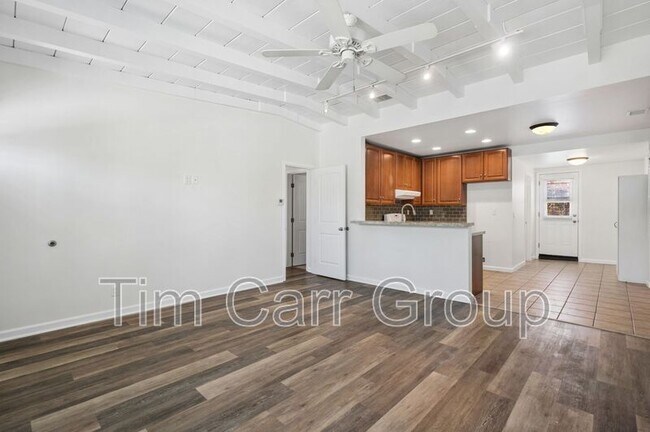 Building Photo - 375 E 20th St