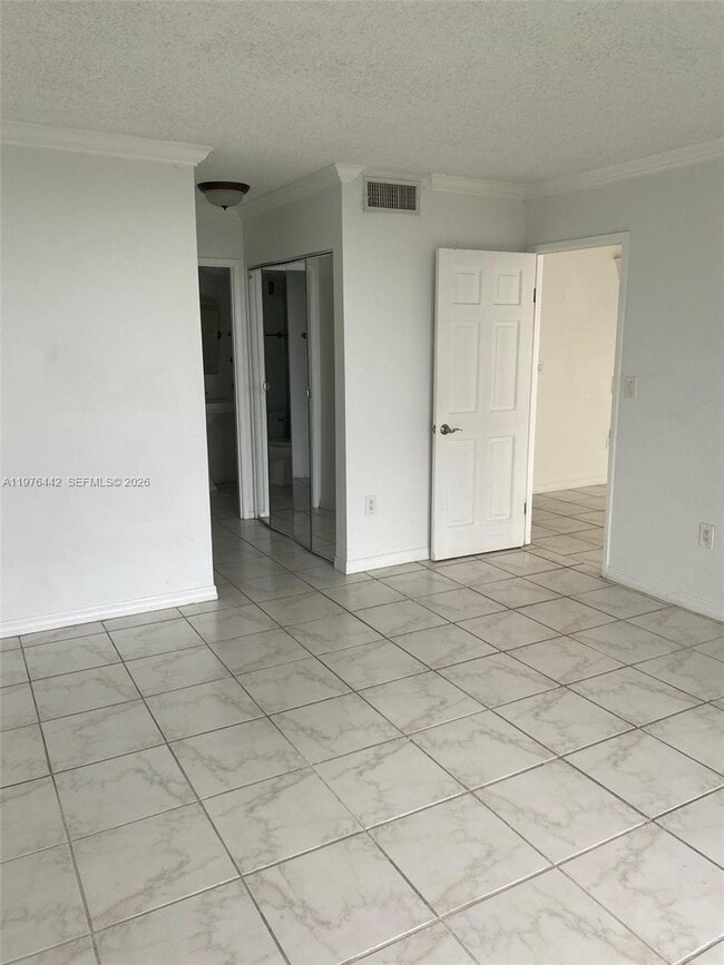 Building Photo - 1301 NE Miami Gardens Dr