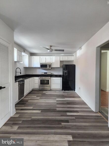 Building Photo - 606 Stuart St