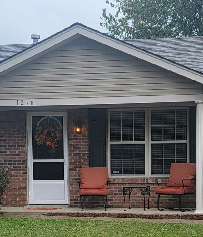 Building Photo - 1216 Pebble Creek Dr