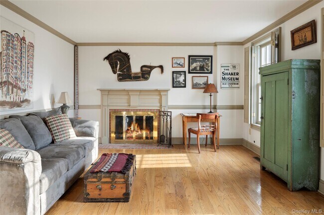 Building Photo - 147 Rock City Rd