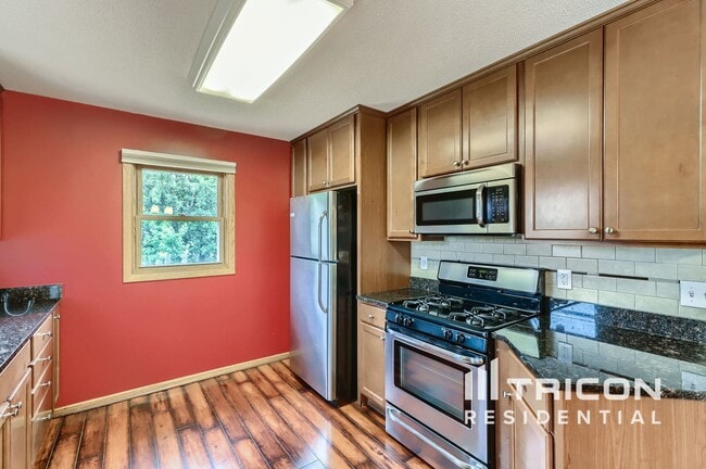 Building Photo - 13800 Raven St NW