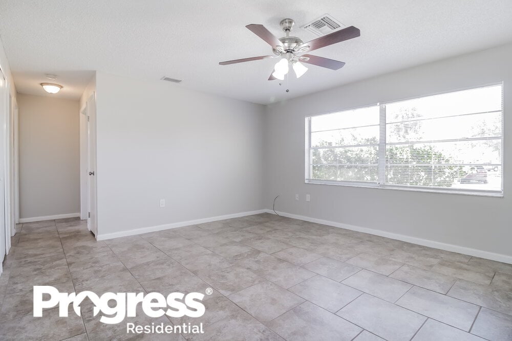 Building Photo - 3837 Stonemont Dr