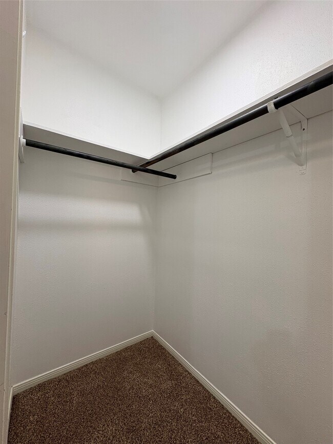 Building Photo - 1206 Park Knoll Ln