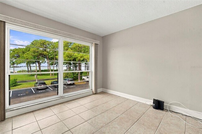 Building Photo - 2700 Bayshore Blvd