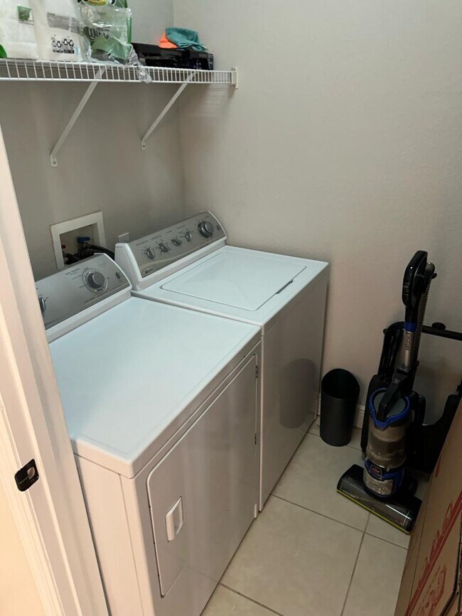 Building Photo - 1621 Little Gem Loop