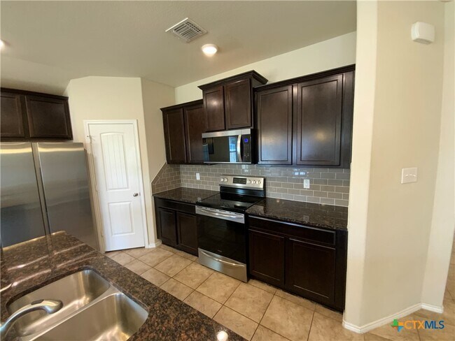 Building Photo - 5586 Perdita Dr