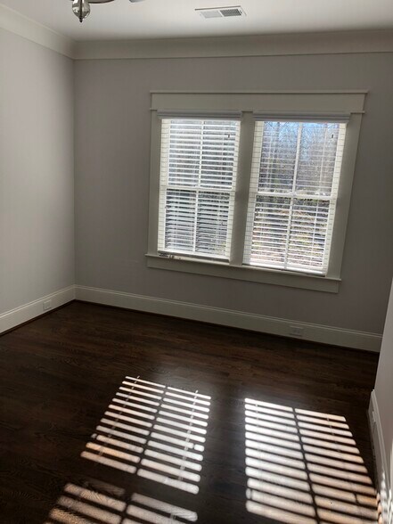 Bedroom - 2121 Roslyn Ave