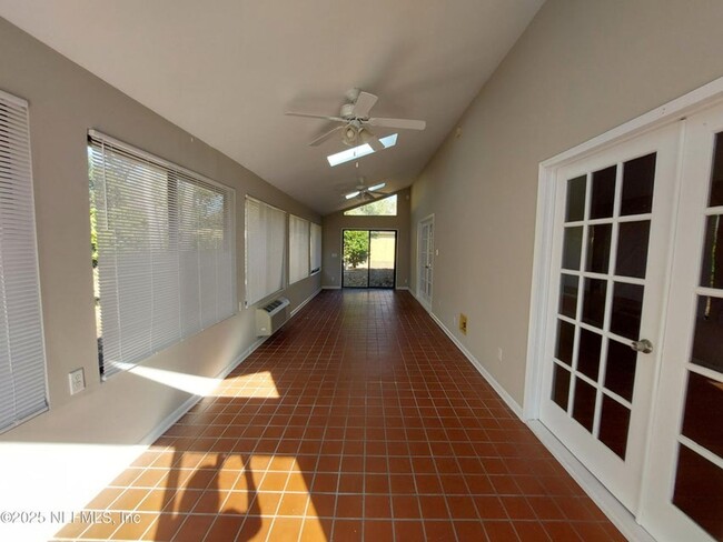 Building Photo - Large 3/2.5 home in the Heart of Orange Park