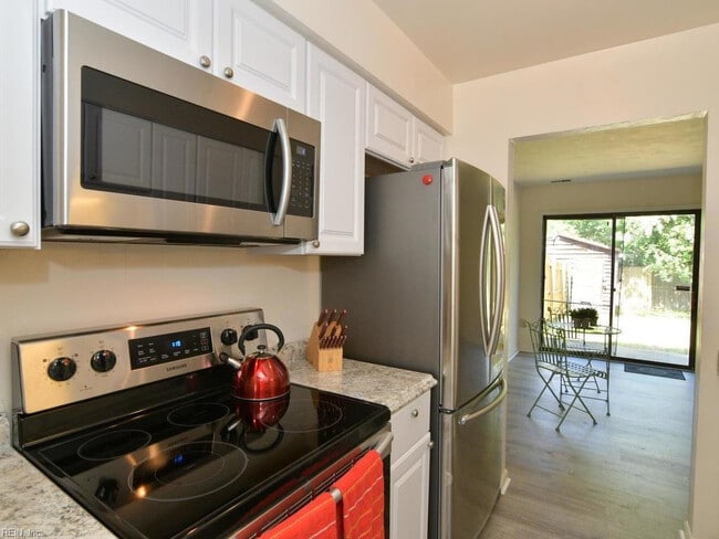 Building Photo - HILLTOP AREA FOR RENT!