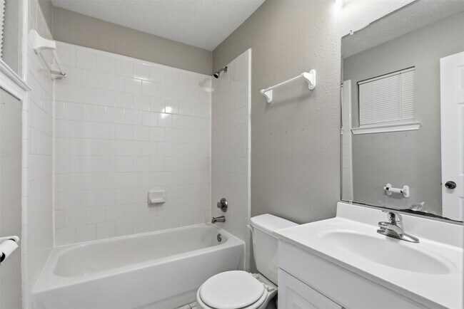 Building Photo - 1203 Valerie Ave