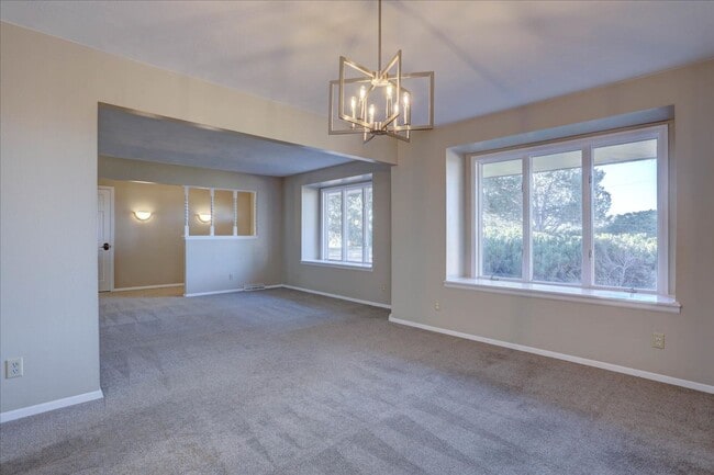 Building Photo - 3 Bedroom 3 Bathroom Home on a 1 Acre Lot