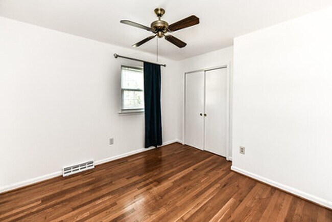Building Photo - Spacious 4 Bed 2/2 Bath Home with Park-Lik...