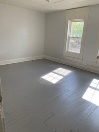 Building Photo - 3 Bedroom 1 Bath