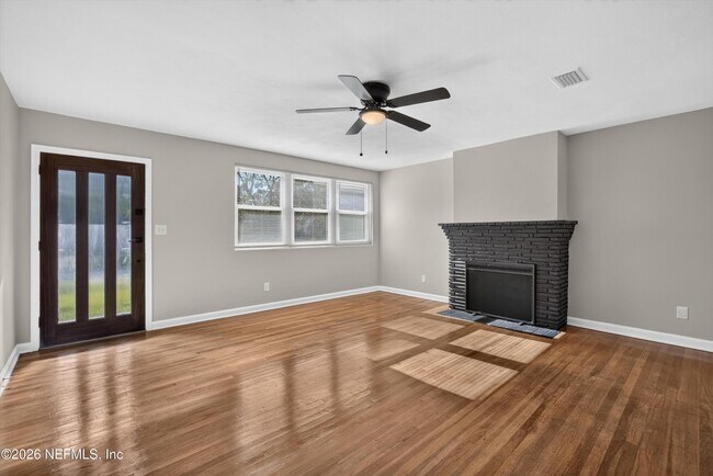 Building Photo - 6338 Mercer Cir W