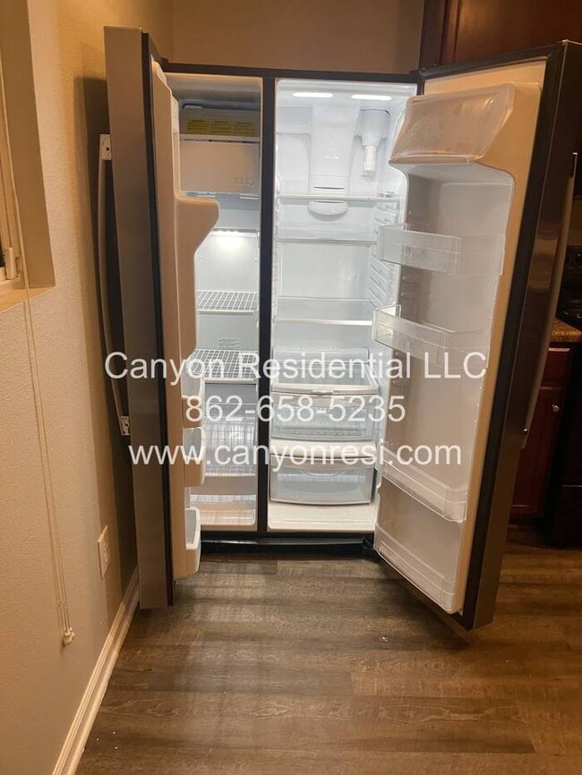 Building Photo - NEW APPLIANCES! Beautiful home in a great area, hurry it won't last long!